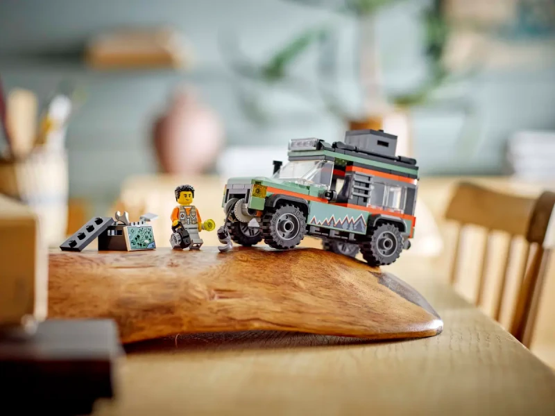 LEGO-City-Gorska-ciezarowka-terenowa-4x4-60447-10.jpg.png