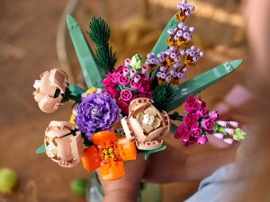 10280-LEGO-The-Botanical-Collection-Bukiet-kwiatow-5.jpg